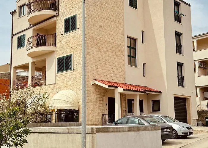 Apartments With A Parking Space Split - 23263